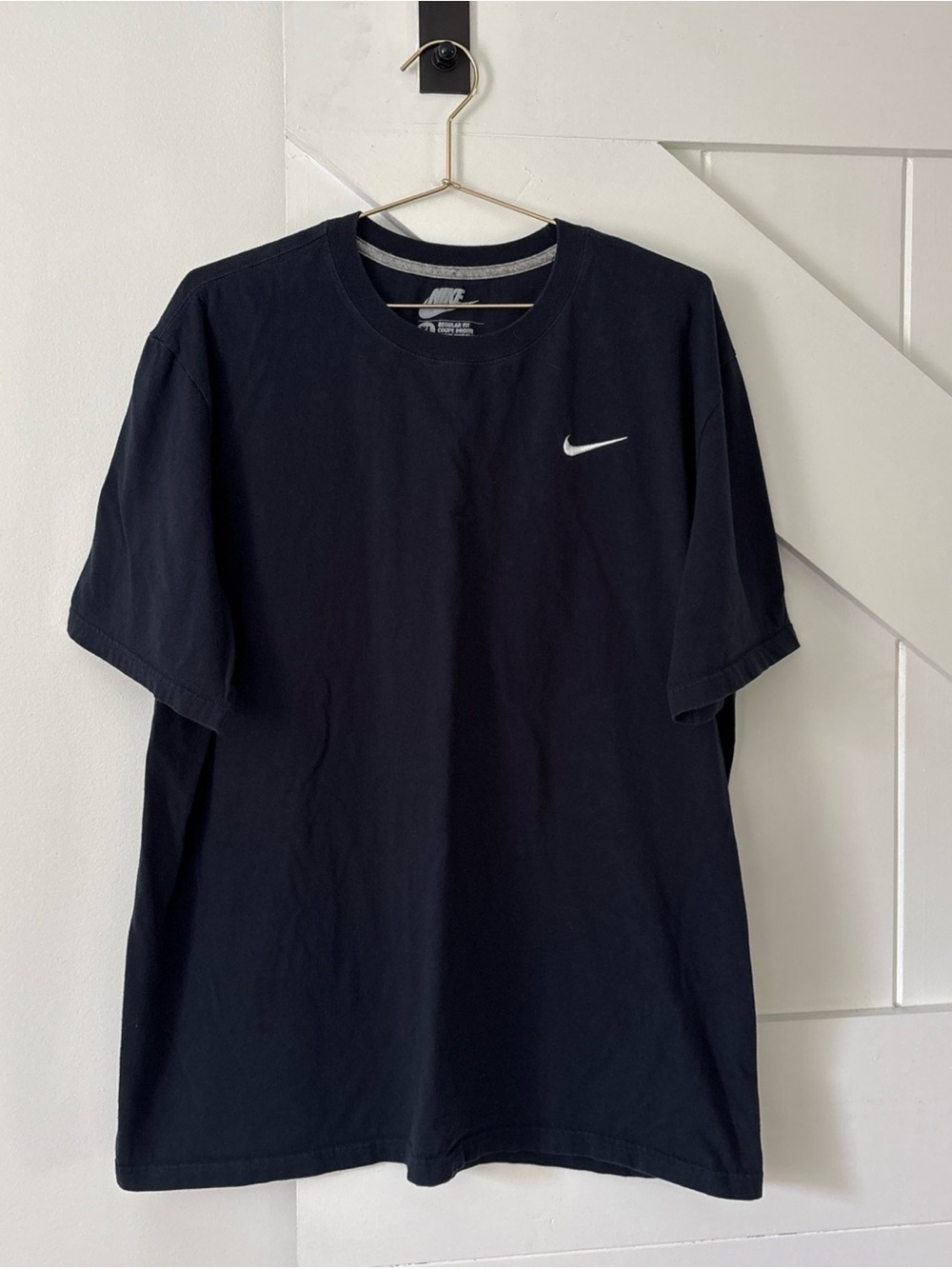 Nike Mens Embroidered Swoosh Tee Shirt Navy Blue Size XL Regular Fit